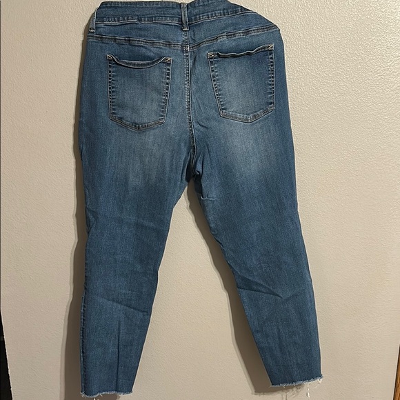 Maurice’s Skinny Crop Distressed Blue Jeans - Picture 3 of 3